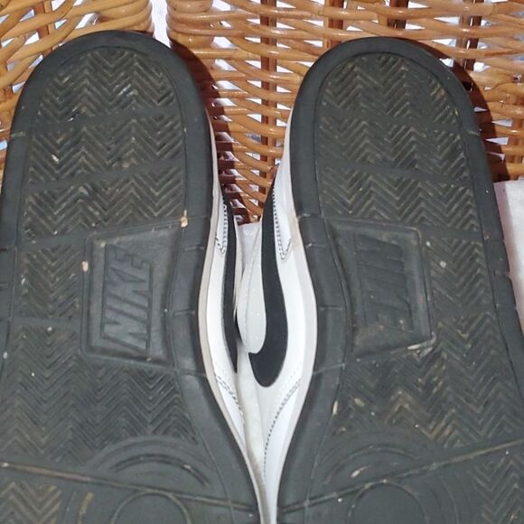 Nike Prestige White Black Swoosh Soles Shoes 11 - Picture 11 of 12